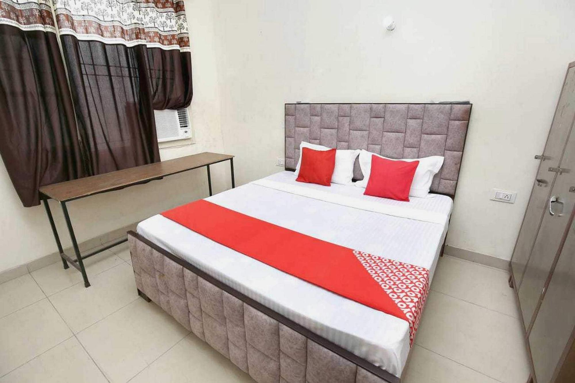 Oyo 91941 Hotel Golden Crown Sirhind Εξωτερικό φωτογραφία