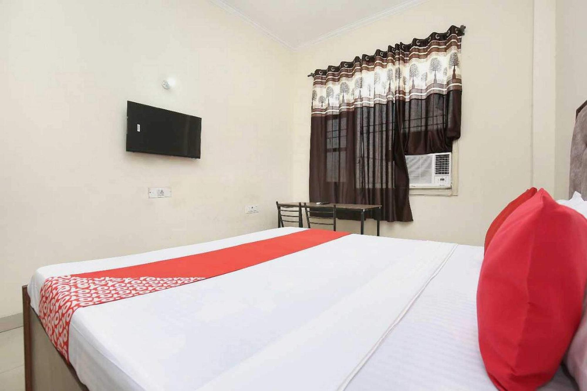 Oyo 91941 Hotel Golden Crown Sirhind Εξωτερικό φωτογραφία