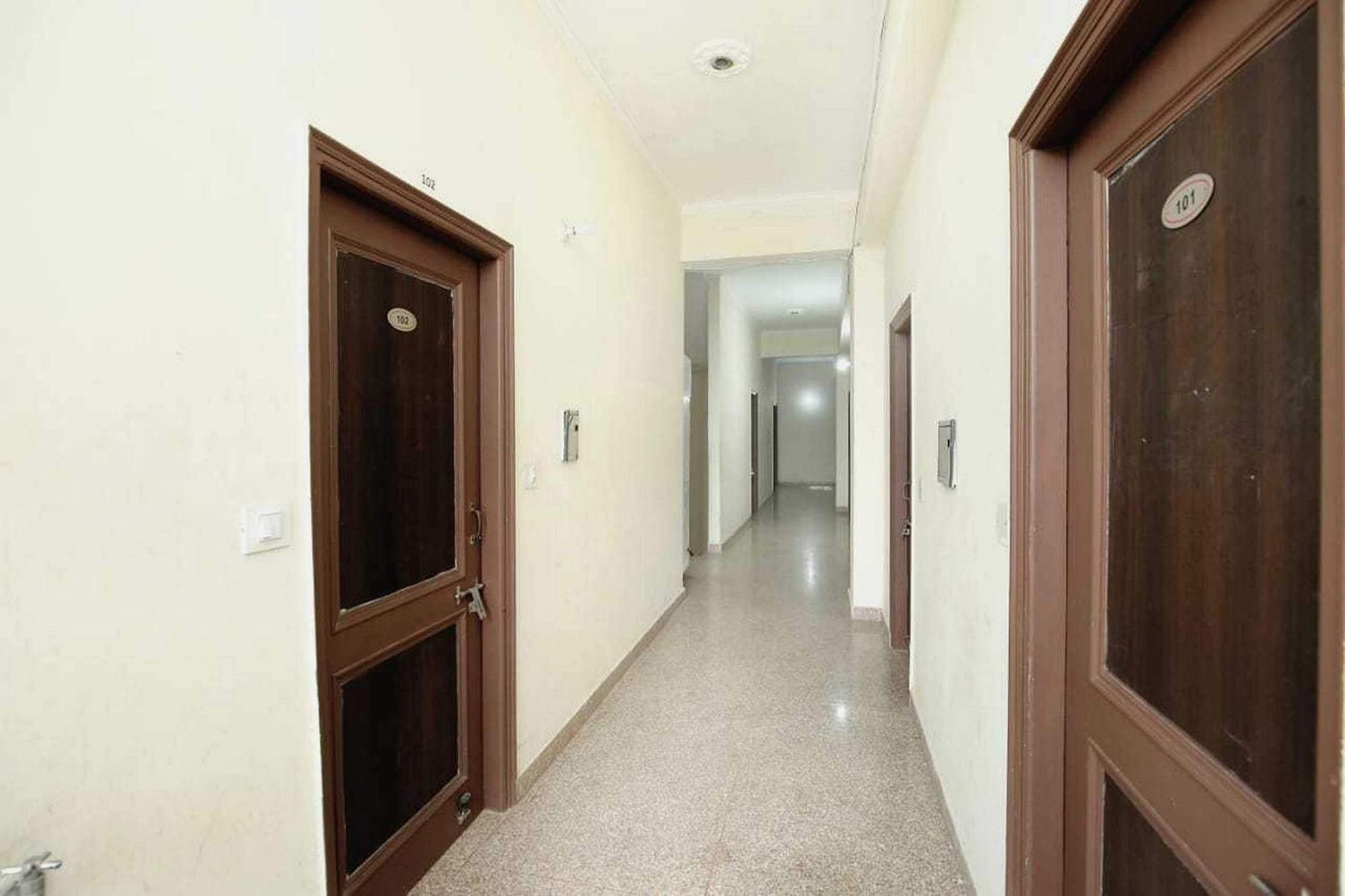 Oyo 91941 Hotel Golden Crown Sirhind Εξωτερικό φωτογραφία