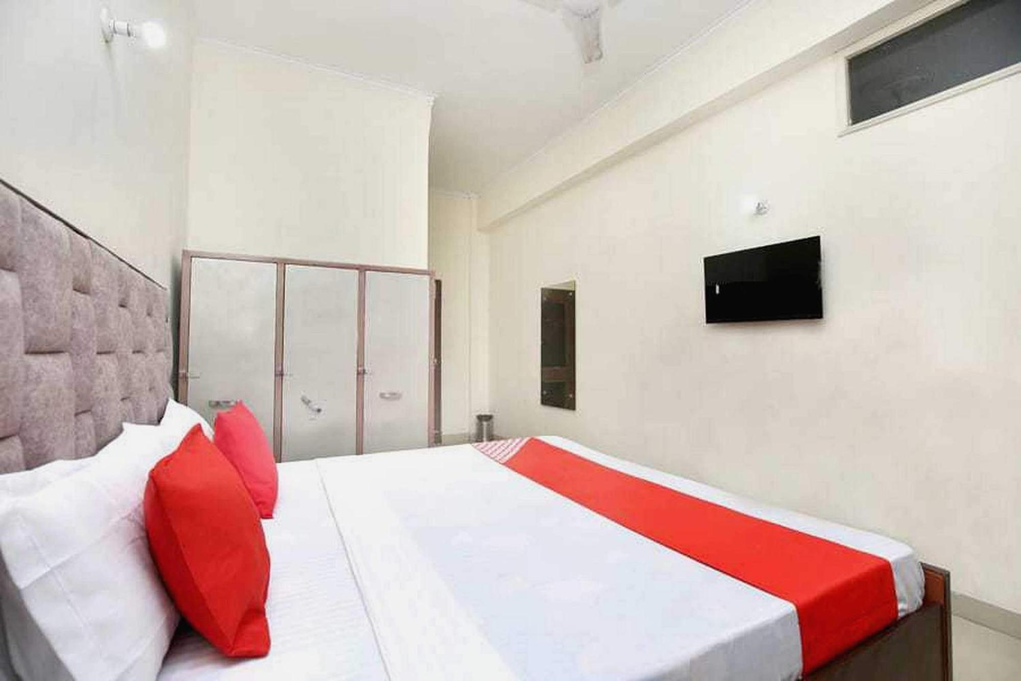 Oyo 91941 Hotel Golden Crown Sirhind Εξωτερικό φωτογραφία
