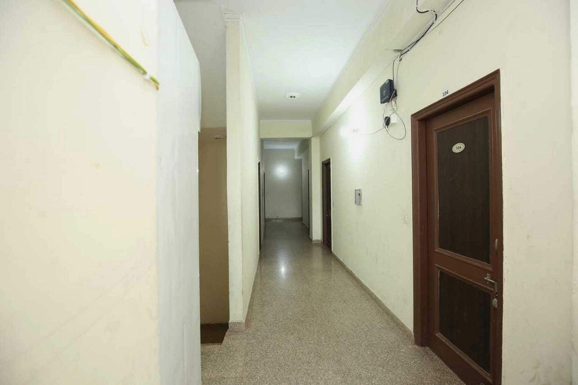Oyo 91941 Hotel Golden Crown Sirhind Εξωτερικό φωτογραφία